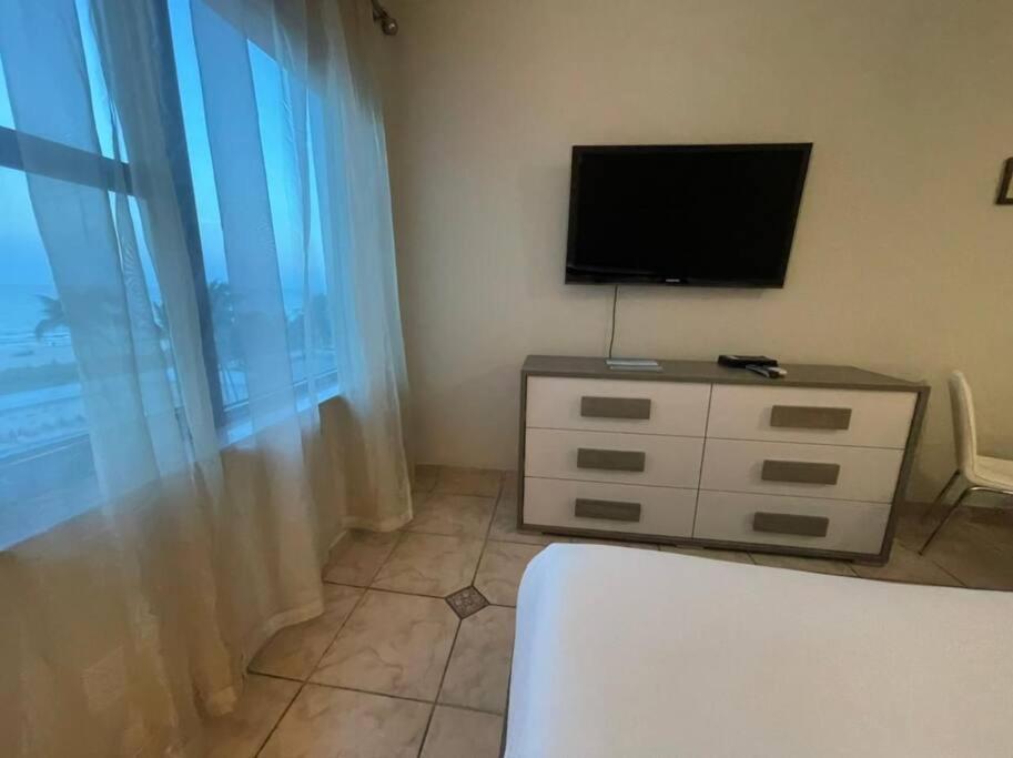 Chic Ocean Front Studio! Daire Miami Beach Dış mekan fotoğraf