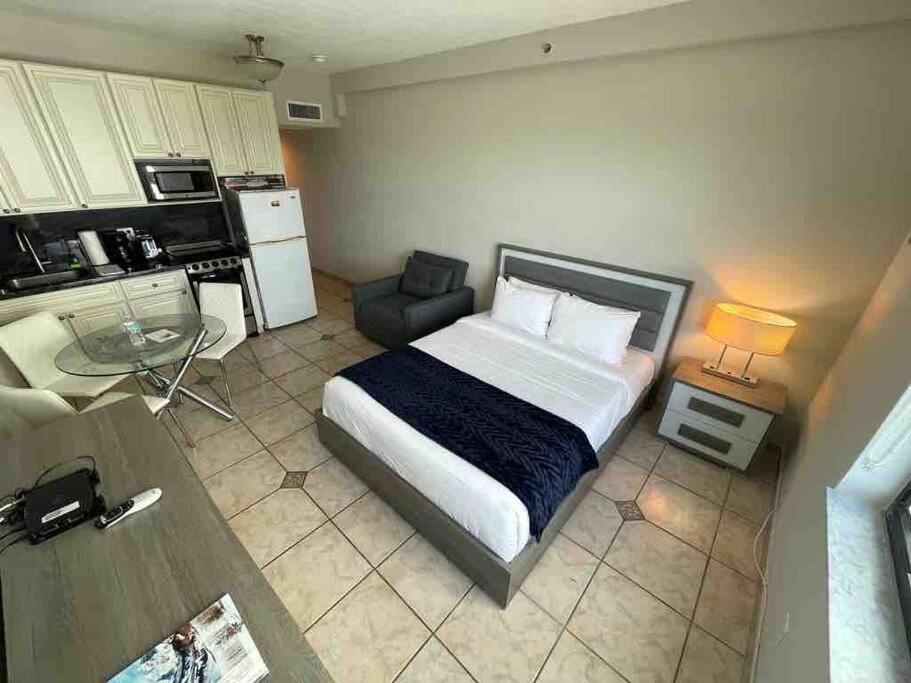 Chic Ocean Front Studio! Daire Miami Beach Dış mekan fotoğraf