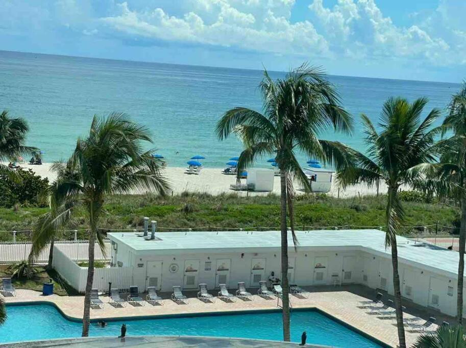 Chic Ocean Front Studio! Daire Miami Beach Dış mekan fotoğraf