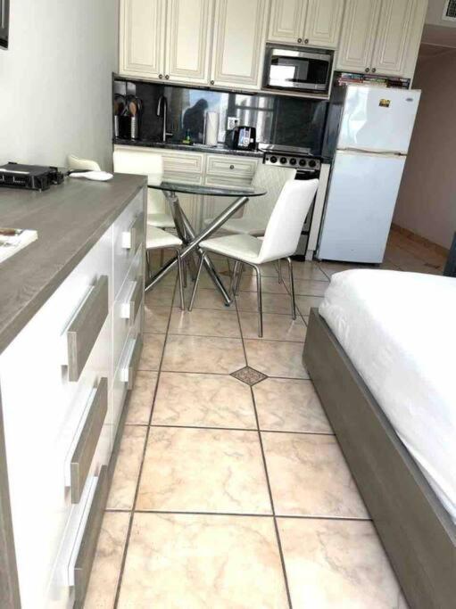 Chic Ocean Front Studio! Daire Miami Beach Dış mekan fotoğraf