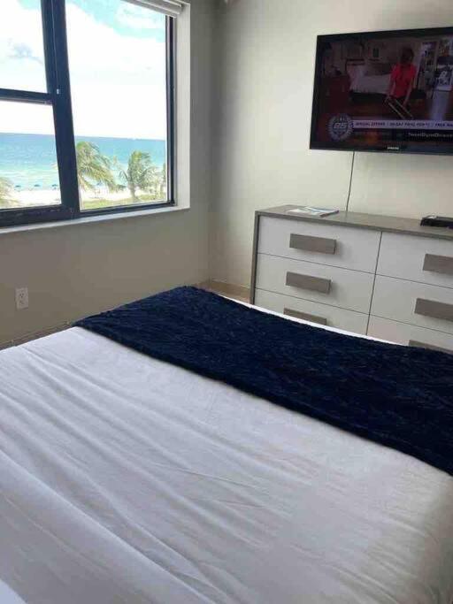 Chic Ocean Front Studio! Daire Miami Beach Dış mekan fotoğraf