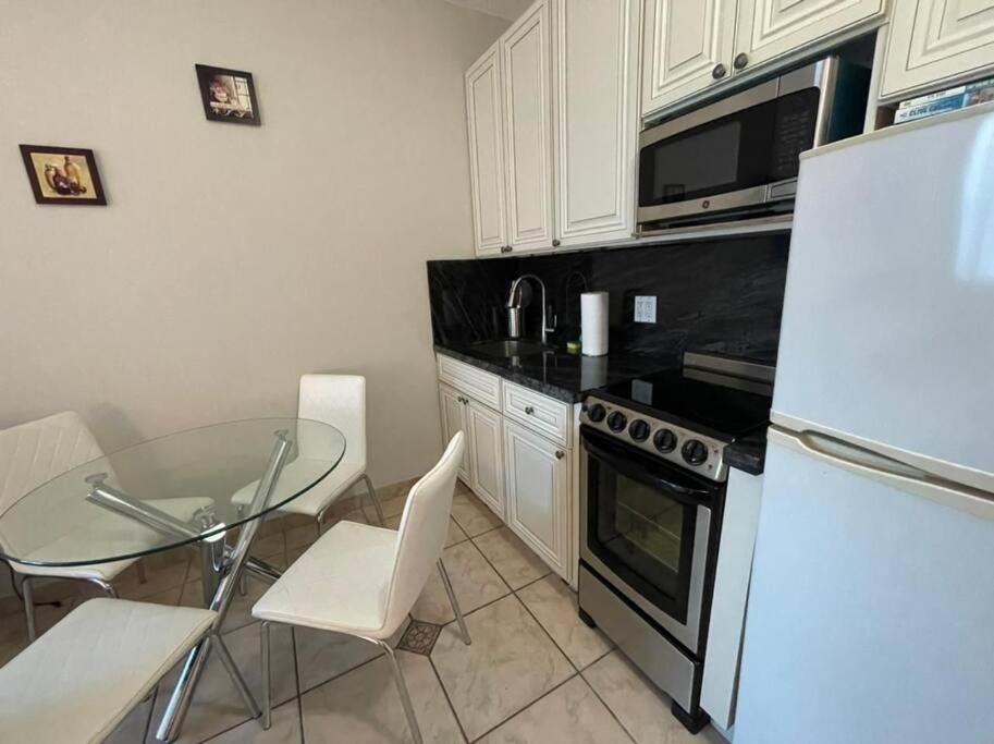 Chic Ocean Front Studio! Daire Miami Beach Dış mekan fotoğraf